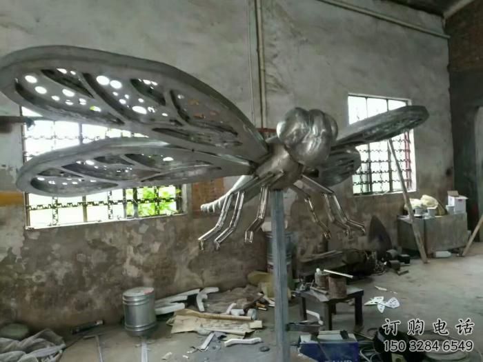 異形蝴蝶雕塑廠家 廣場(chǎng)鍛造擺件 大型中式蝴蝶雕塑