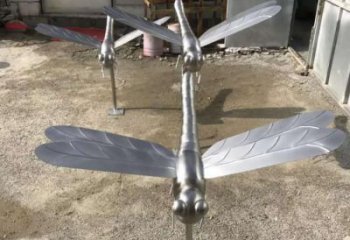 啞光蜻蜓雕塑廠家 大型現(xiàn)代擺件 風景區(qū)仿真蜻蜓雕塑