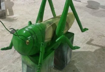 幼兒園螞蚱雕塑廠家 卡通噴漆小品 戶外異形螞蚱雕塑