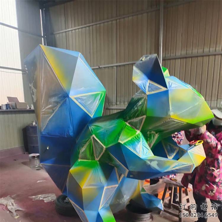 幾何松鼠雕塑廠家 中式室內(nèi)擺件 烤漆切面松鼠雕塑