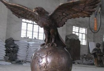 步行街獵鷹雕塑廠家 創意鑄造擺件 草地仿真獵鷹雕塑