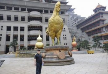 別墅金雞雕塑廠家 卡通噴漆小品 廣場現(xiàn)代金雞雕塑