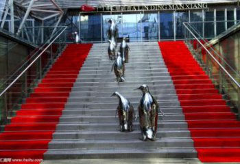 商業街企鵝雕塑廠家 大型戶外擺件 步行街異形企鵝雕塑