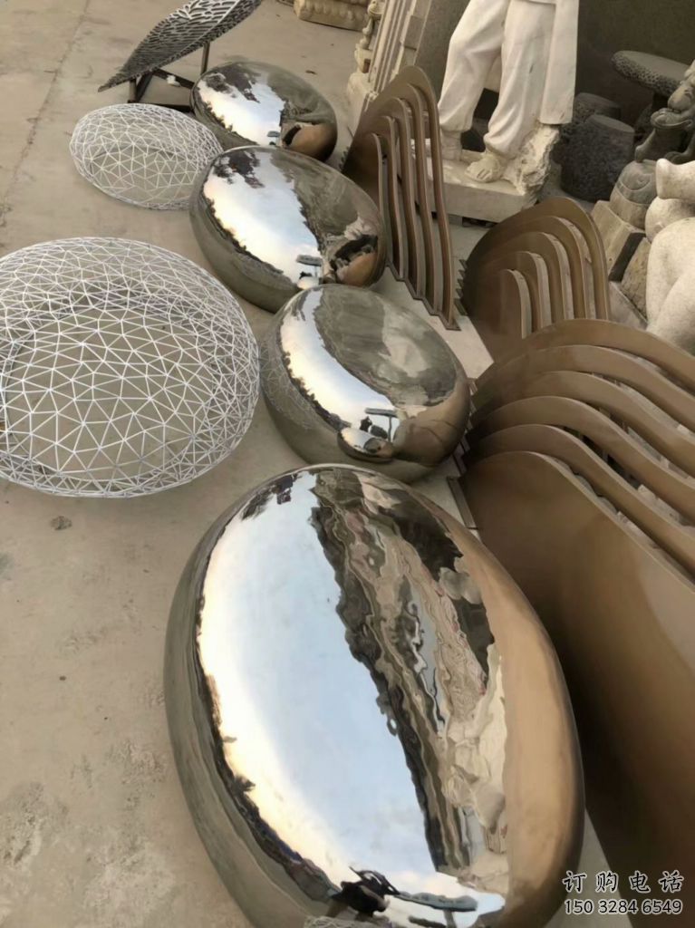 街道鵝卵石雕塑廠家 現(xiàn)代創(chuàng)意擺件 鏡面不銹鋼鵝卵石雕塑