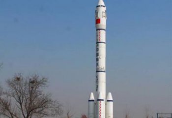 烤漆火箭雕塑廠家 公園小品 現代不銹鋼火箭雕塑制作