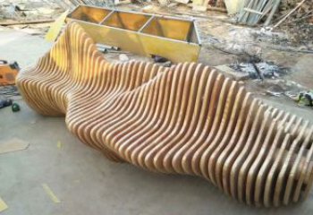 拉絲凳子雕塑廠家 鏤空創意擺件 別墅區不銹鋼凳子雕塑廠