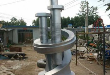 公園螺絲雕塑廠家 戶外擺件 現(xiàn)代不銹鋼螺絲雕塑制作廠