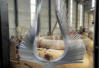 步行街翅膀雕塑廠家，鍛造景觀雕塑，鏤空方式