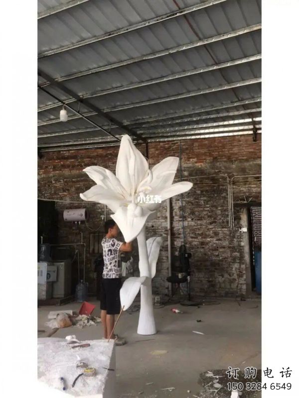 大型百合花雕塑