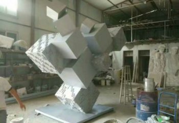 街頭正方形雕塑