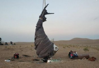 水滴雕塑批發(fā)，拉絲工藝，景觀鏡面水滴雕塑承接