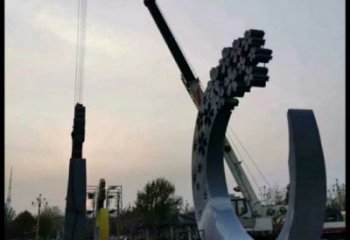 商業(yè)街月牙雕塑