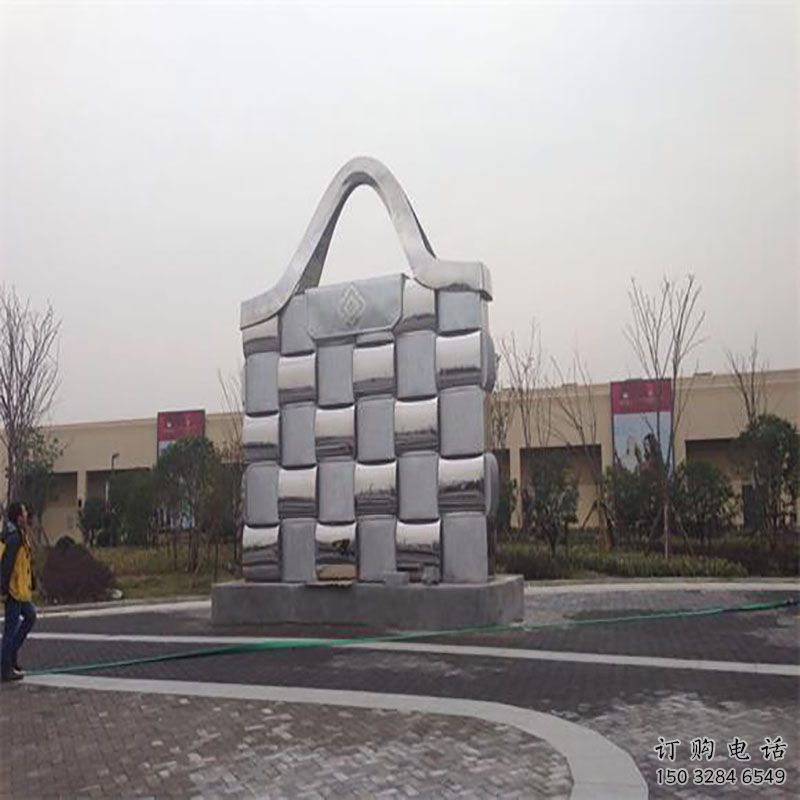 興安盟景觀背包雕塑優選，陸地擺件，園林不銹鋼背包雕塑供應