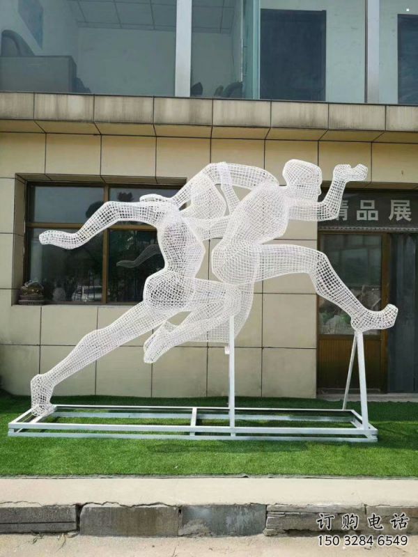 城中鏤空跨欄雕塑制造商，透雕雕塑，鐵藝體育人物雕塑供給