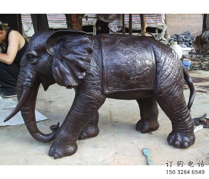 甘孜庭院大象雕塑定做，廣場(chǎng)雕塑，室外銅大象雕塑提供